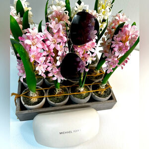 Michael Kors Blair I sunglasses in very condition small scratch